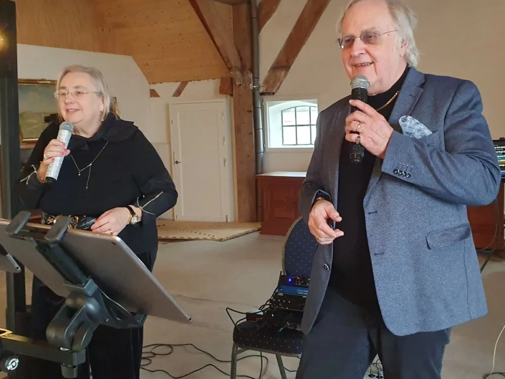 Dancing, singalong, food and coffee with duo Agnethe and Poul Henning