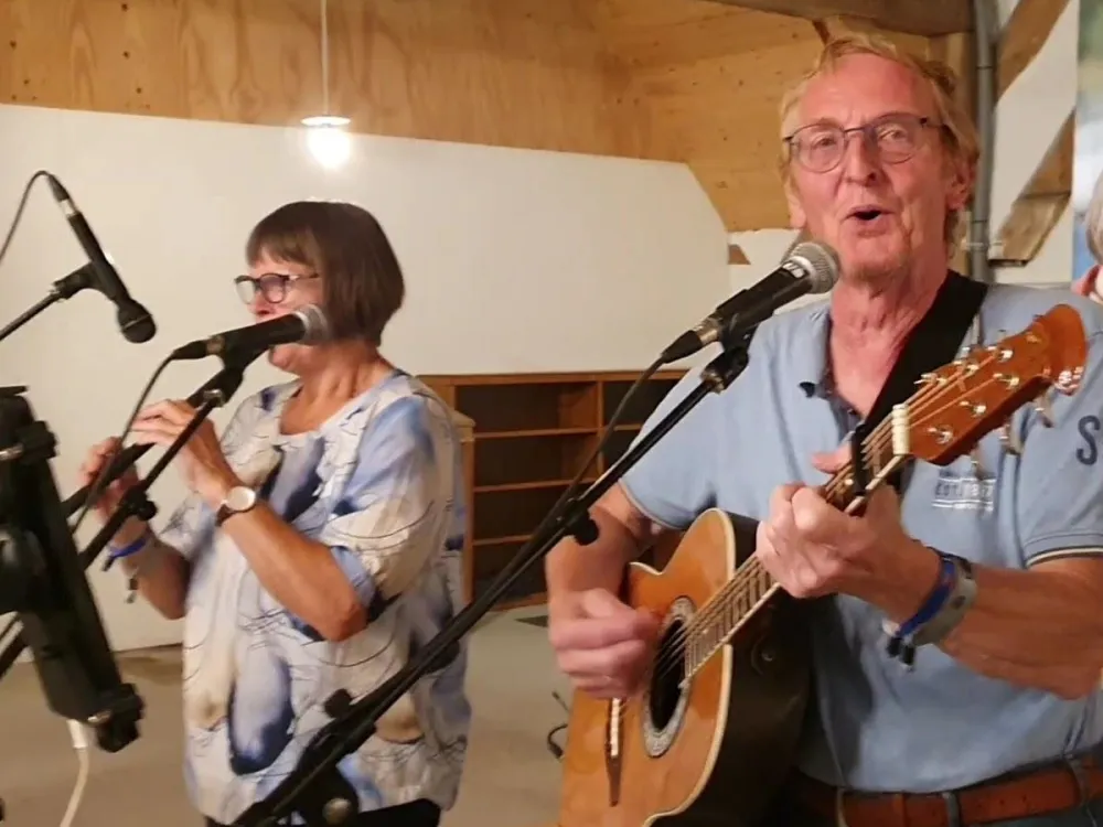 Festival buffet at Klægager with live music