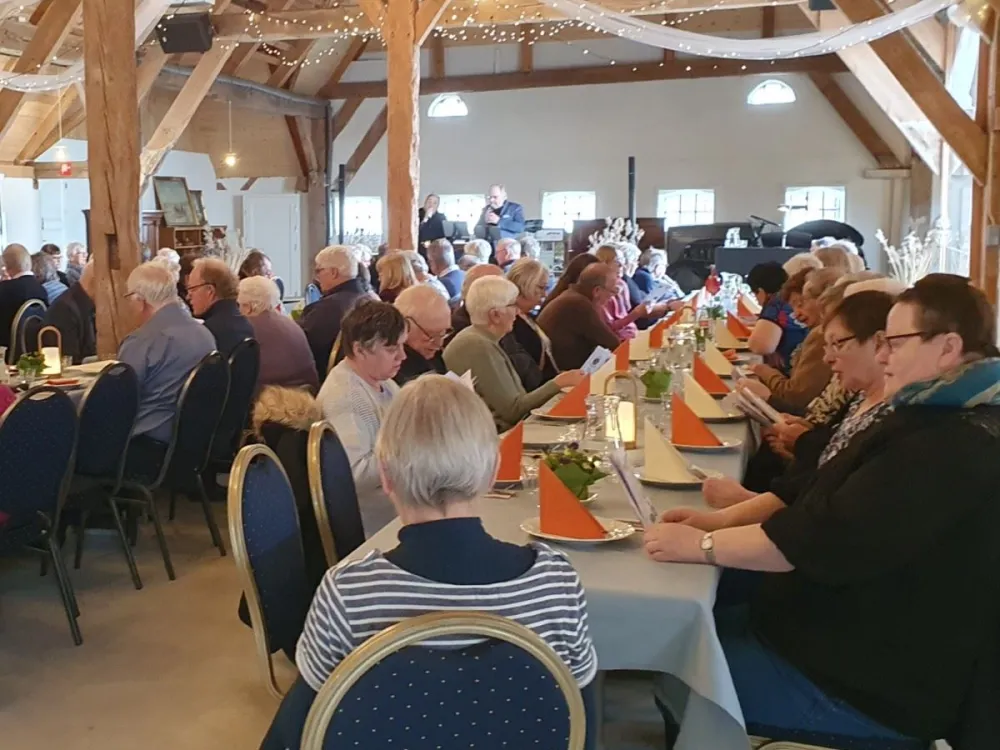 Dancing, singalong, food and coffee with duo Agnethe and Poul Henning