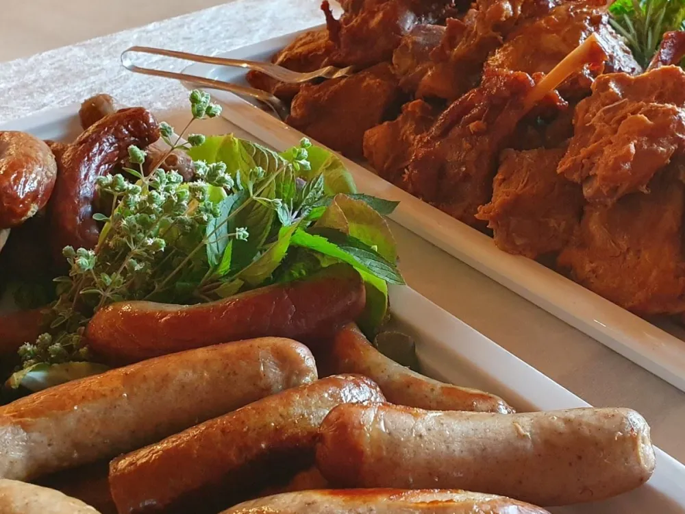 Festival buffet at Klægager with live music